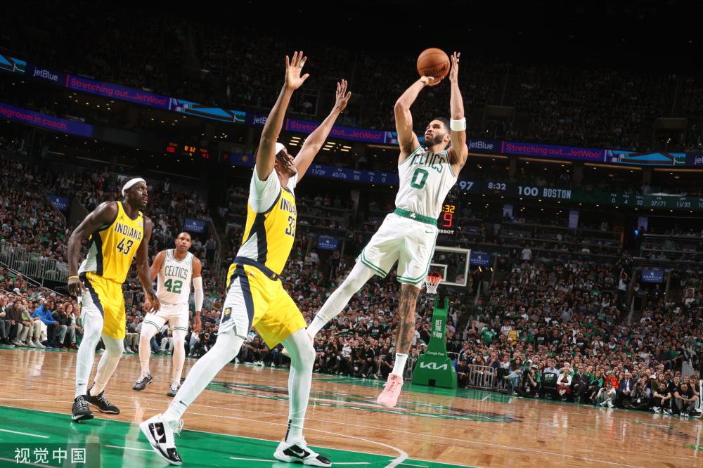 王在防守端 王在防守端