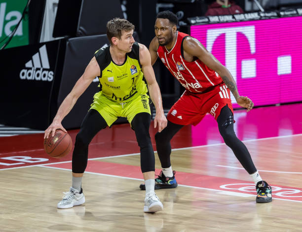 密集的出场 密集的出场