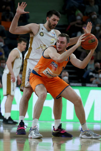 高层的默契 高层的默契