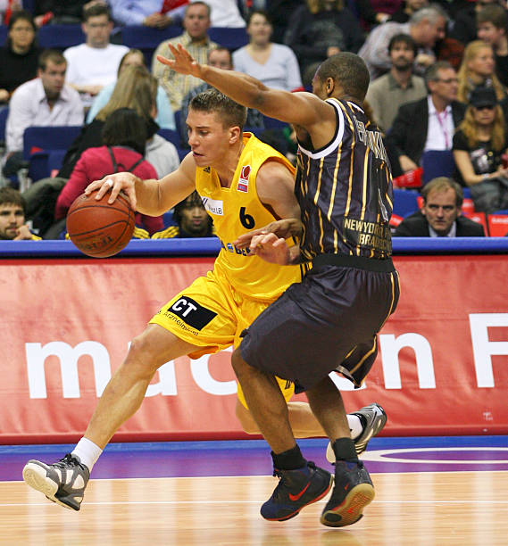 痛苦地捂住 痛苦地捂住